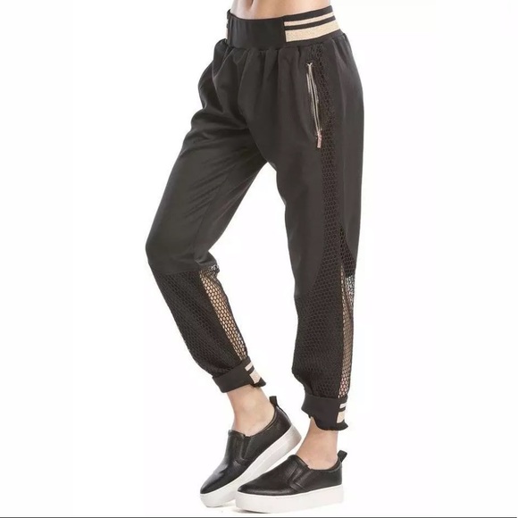 Lime & Vine mesh overlay jogger with mesh panels - Picture 1 of 16